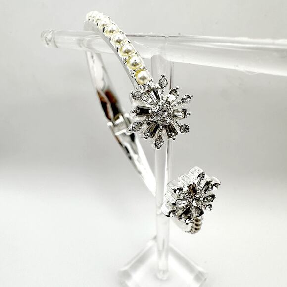 Anne Klein Hinge Bracelet Silver tone Snowflake Holiday CZ  Festive Jewelry - Picture 8 of 9